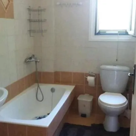 Semesterbostad Kaboli Rooms-pefki