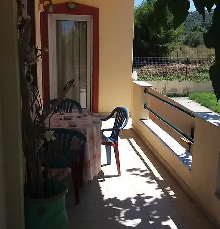 Kaboli Rooms-pefki Feriehus